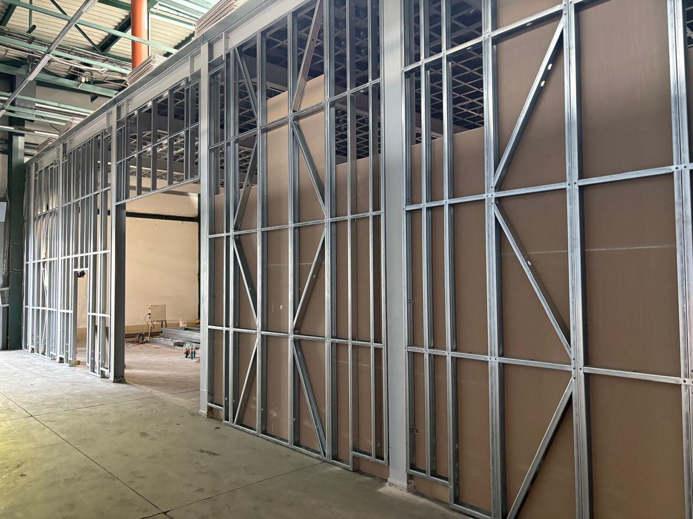 Montáž LGSF ocelové konstrukce vestavby v pivovaru Radegast