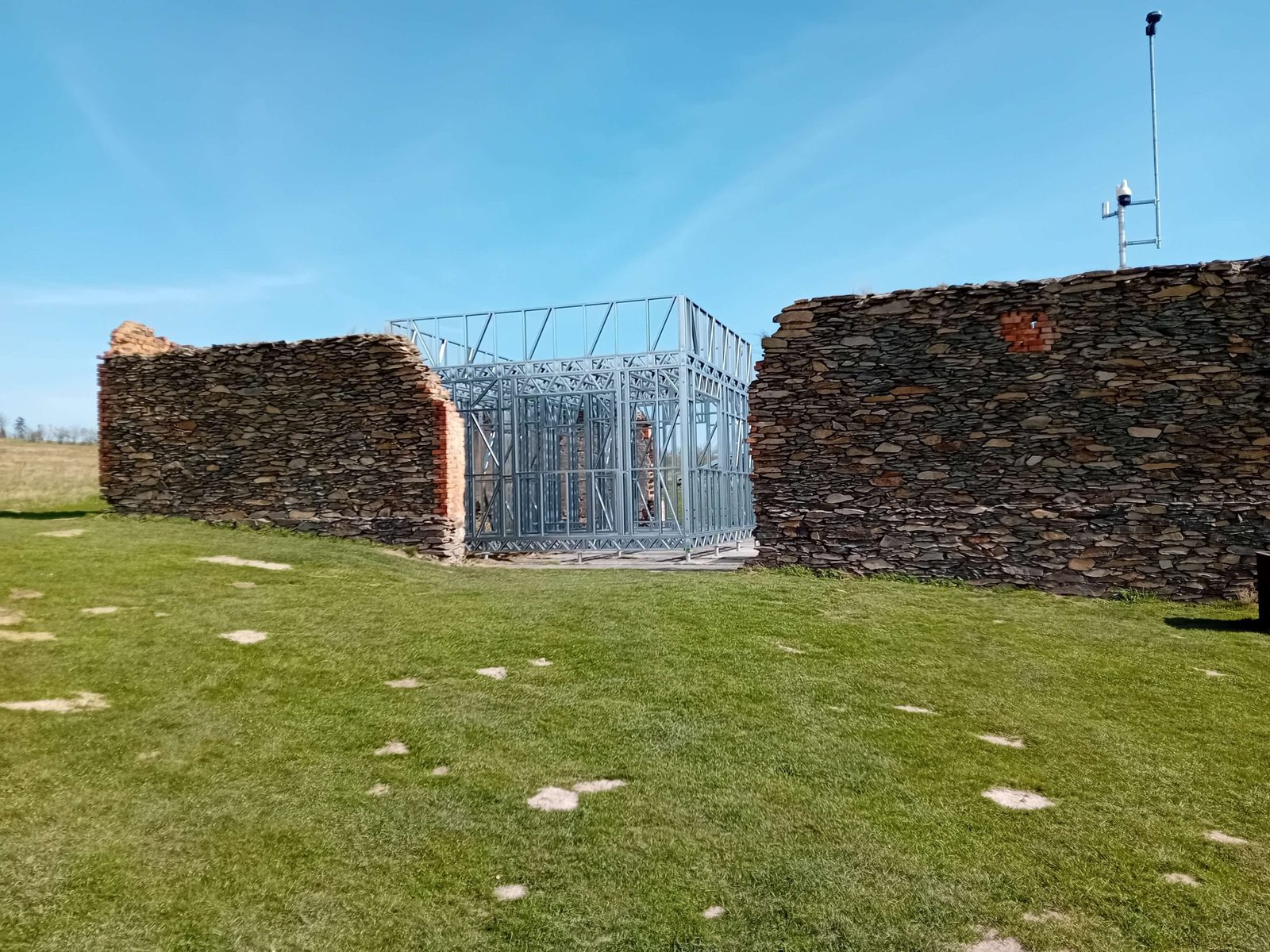 Dżemownia — zabudowa w hali przemysłowej, widok 1