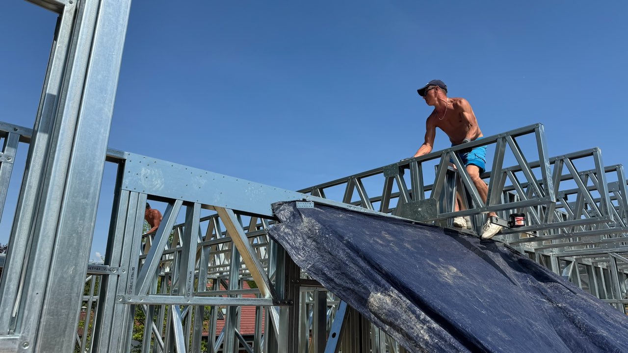 Výletní — LGSF vazníky velkorozponového domu